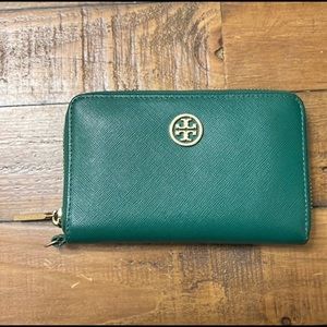 New Tory Burch Small Green Wristlet/Wallet